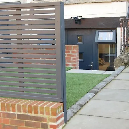 Self Contained In Burley, Leeds * Leeds (West Yorkshire)