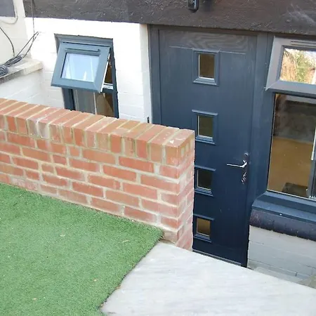 Self Contained In Burley, Leeds Apartment *