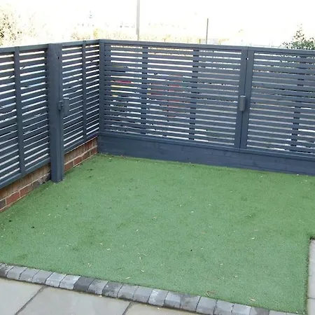 Self Contained In Burley, Leeds Apartment *