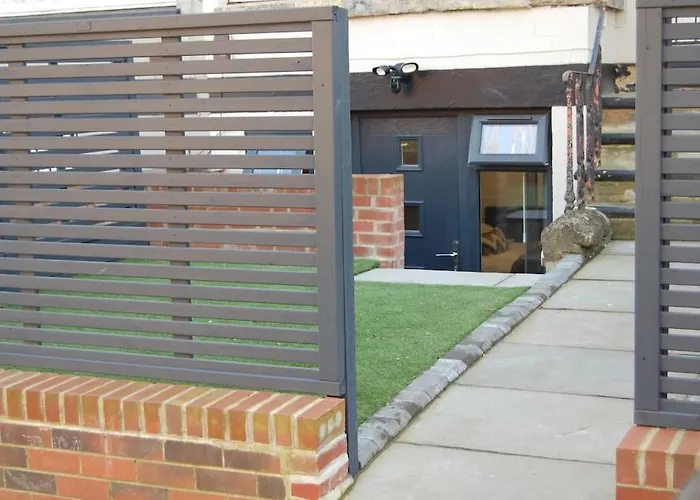 Self Contained In Burley, * Leeds (West Yorkshire)