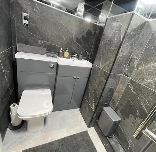 Self Contained In Burley, Apartment Leeds (West Yorkshire)