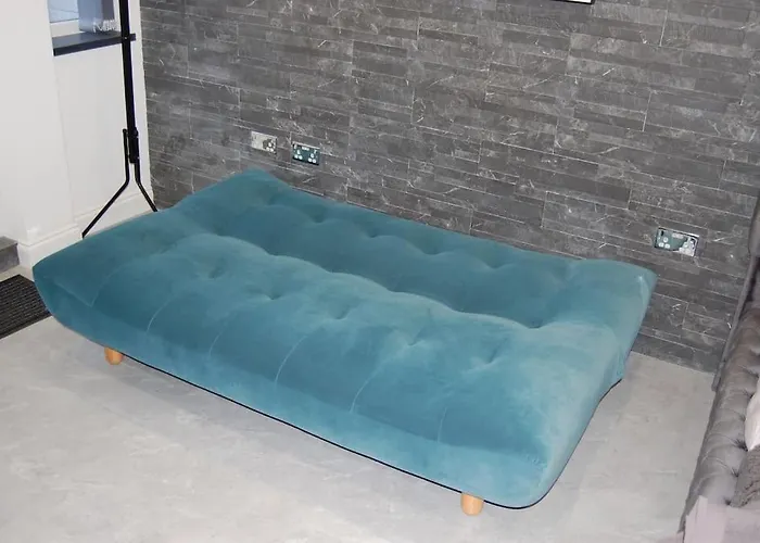 Self Contained In Burley, * Leeds (West Yorkshire)